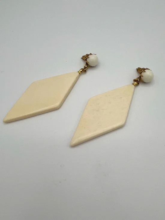 Vintage Miriam Haskell New Old Stock Cream Resin Necklace and 14kt Gold Earrings - Picture 10 of 11